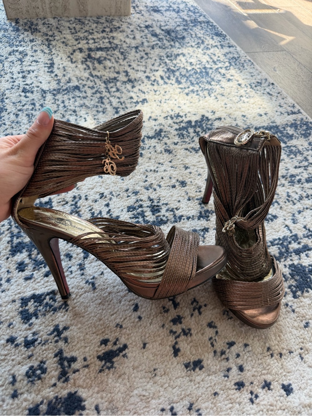 Rare Y2K vintage Apple Bottoms Bronze Metallic Strappy Stiletto Sandals